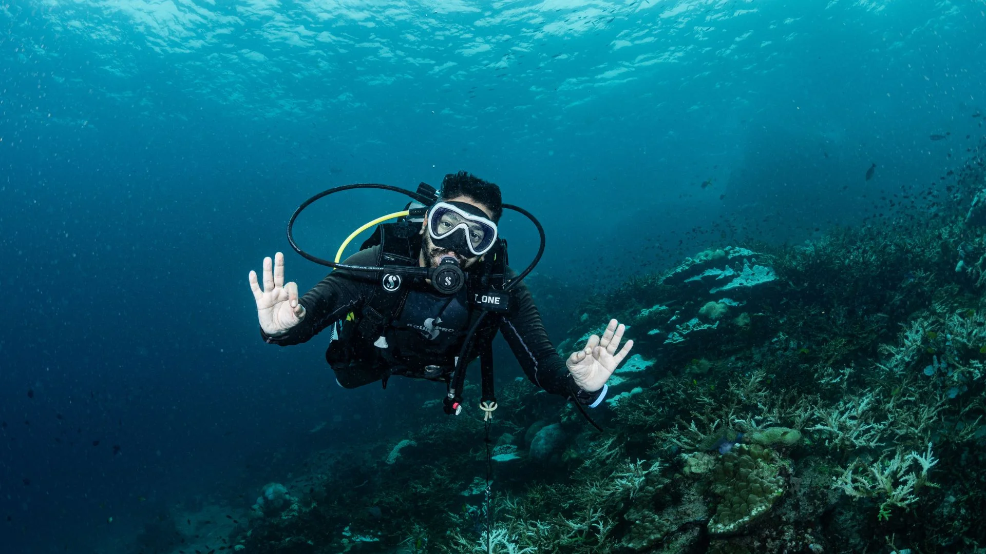 Scuba instructor Azeem teaching